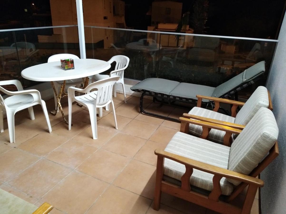 Larnaca, Pervolia 1 bedroom seaside apartment Bagian luar foto