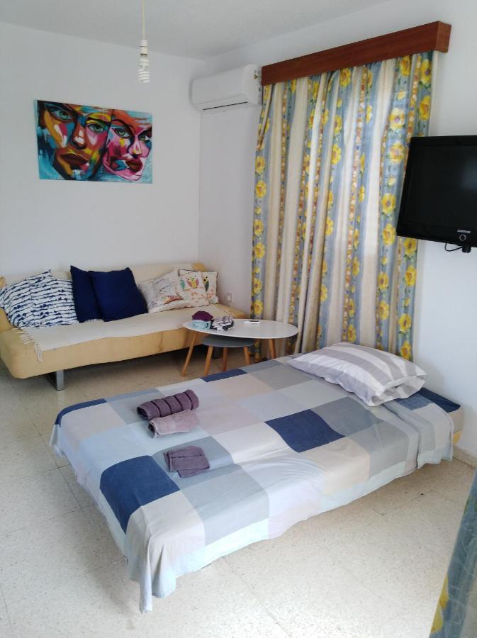 Larnaca, Pervolia 1 bedroom seaside apartment Bagian luar foto